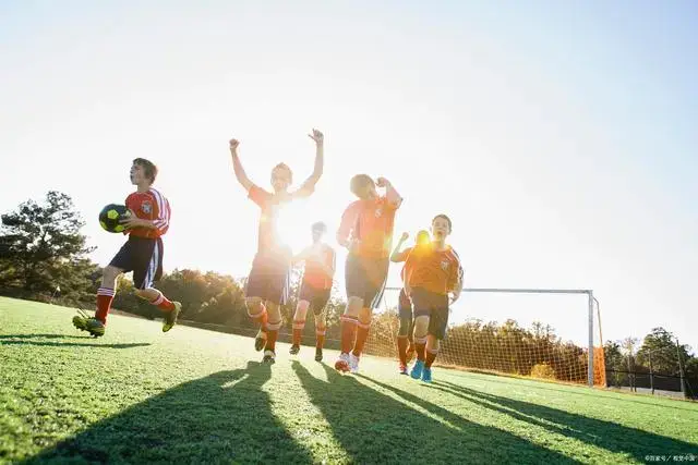 曼联冬窗买中场新增一人选，价格3000万！刚完成43米小贝式吊射