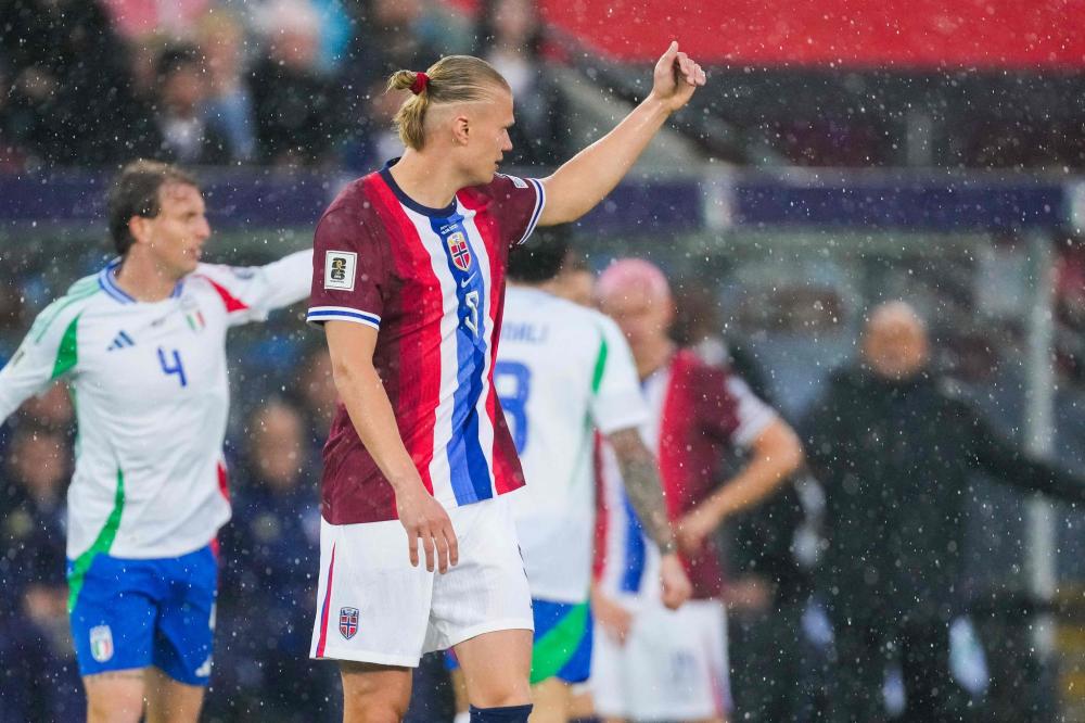 助罗马升至意甲榜首，斯维拉尔达成罗马生涯100场里程碑